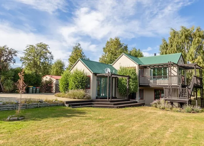 Rata Street Retreat *
